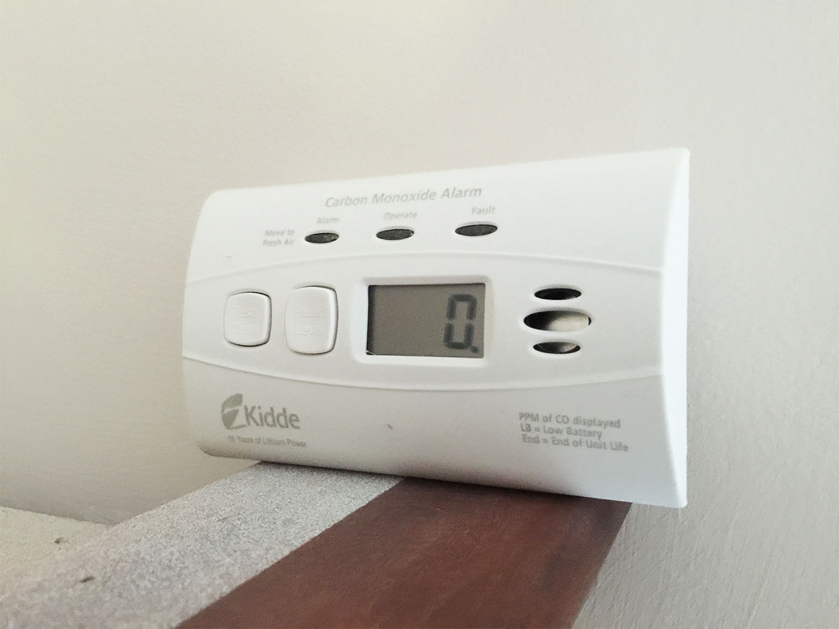 replace-batteries-in-carbon-monoxide-detectors-homezada